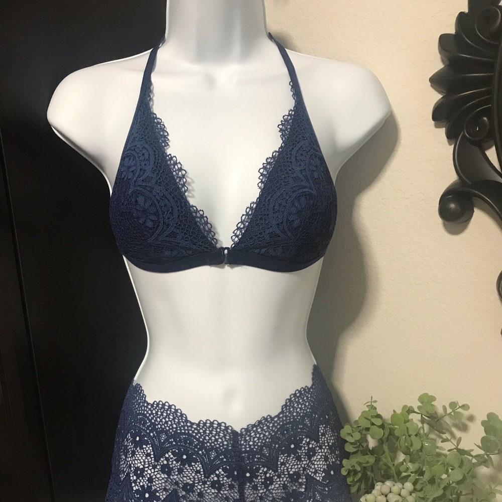 Victoria’s Secret Front Close Triangle Bralette